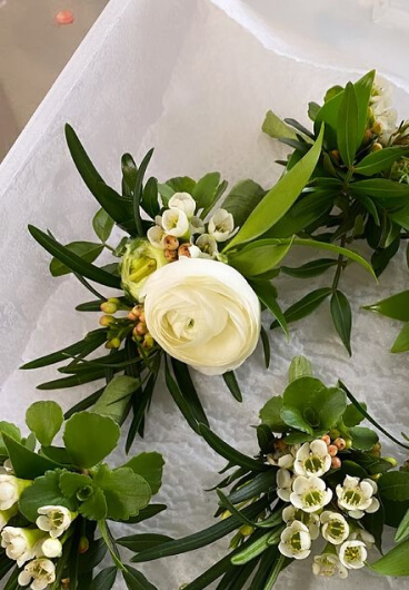 melrose flower lab white flowers and leaves arranged on a white table